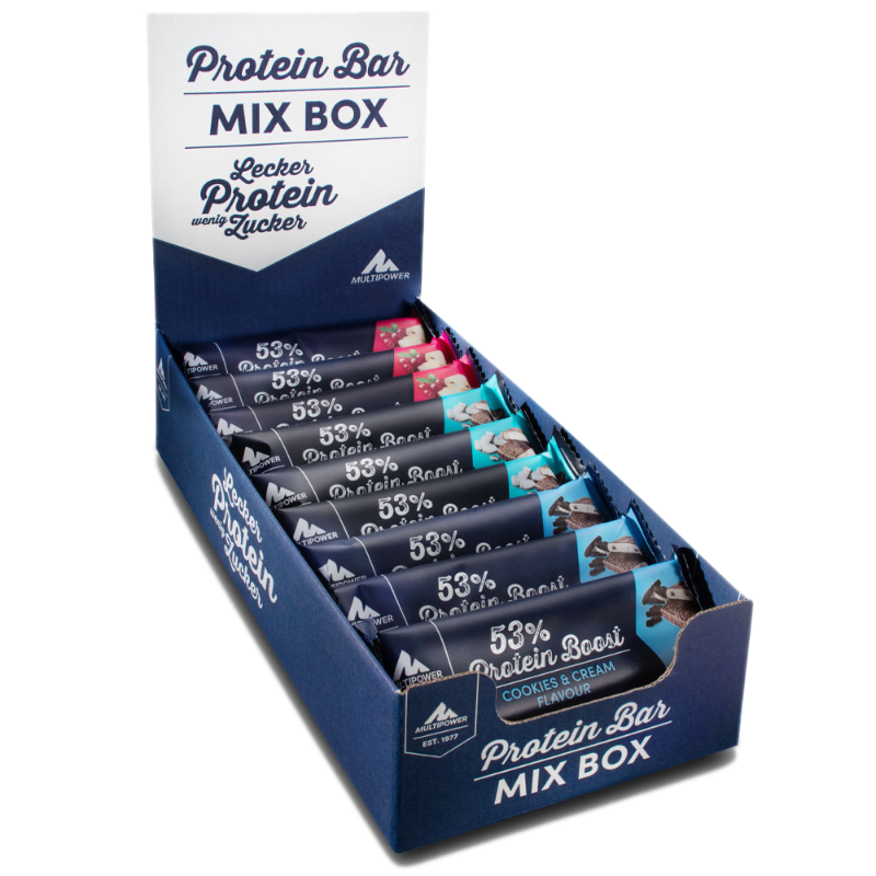 Multipower Protein Boost Riegel in verschiedenen Geschmacksrichtungen verpackt in einer dunkelblauen Mixbox.